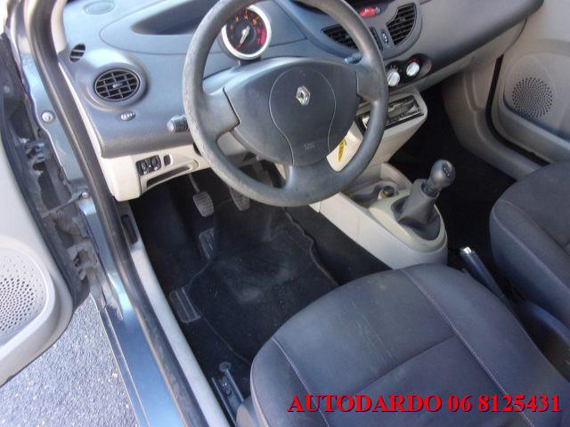 RENAULT Twingo 1.2 16V Quickshift Initiale