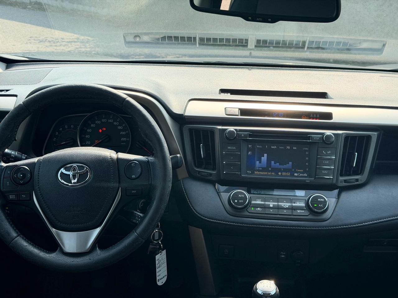 Toyota RAV4 2.0 D-4D 2WD Style White Edition Euro 5b - 2015 - 230.000 km