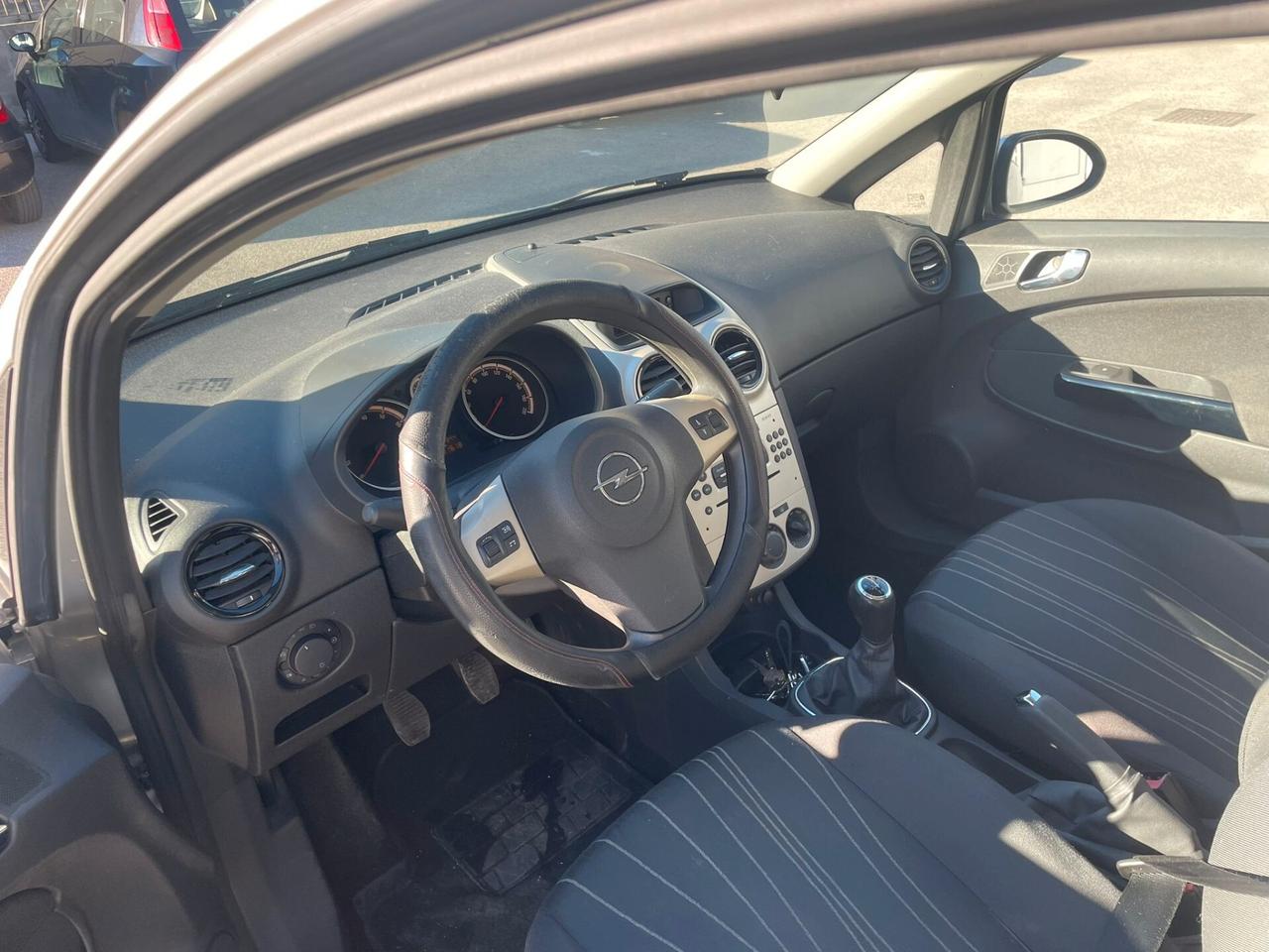 Opel Corsa 1.2 5 porte Cosmo