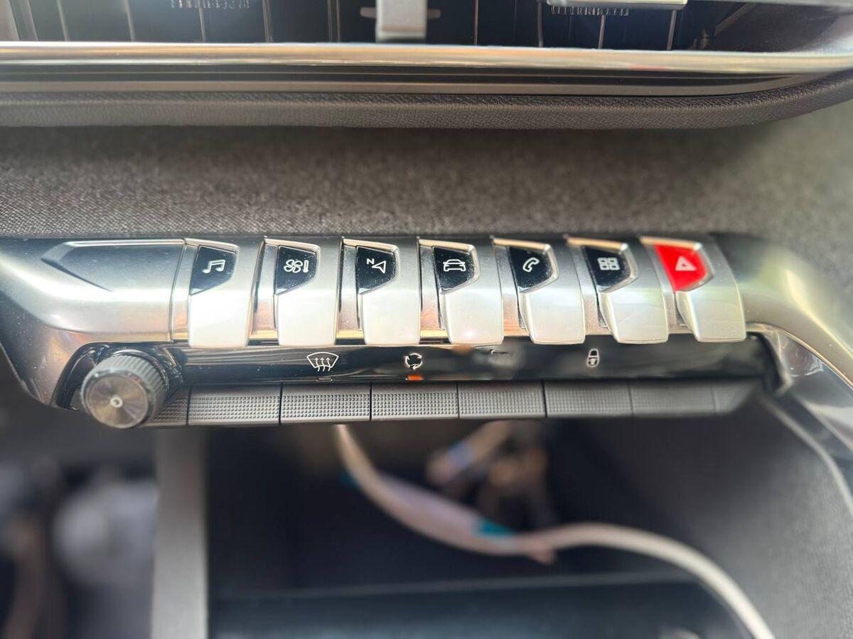 Peugeot 3008 1.2 pt t Active s&s 130cv