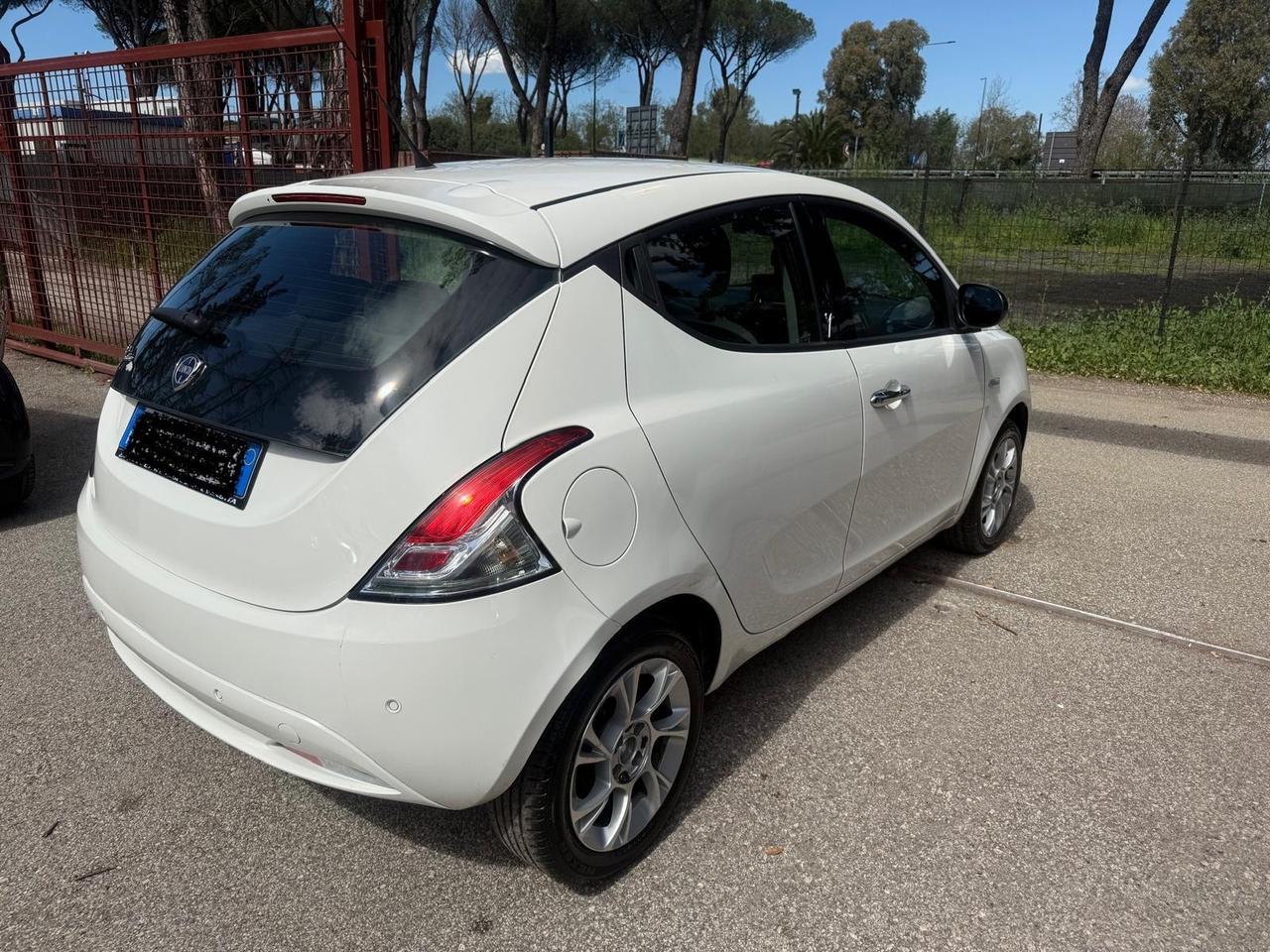 Lancia Ypsilon 1.2 69 CV 5 porte Gold