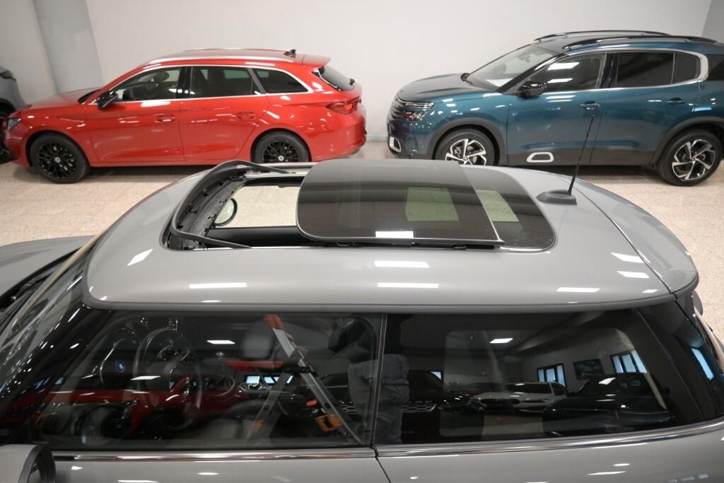 MINI ONE COOPER 1.5 136CV 6M. CAMDEN EDITION ( FARI LED - COCKPIT - AMBIENT LIGHTS - TETTO PANORAMICO APR. - PELLE - NAVI - CARPLAY - SENSORI POST. )