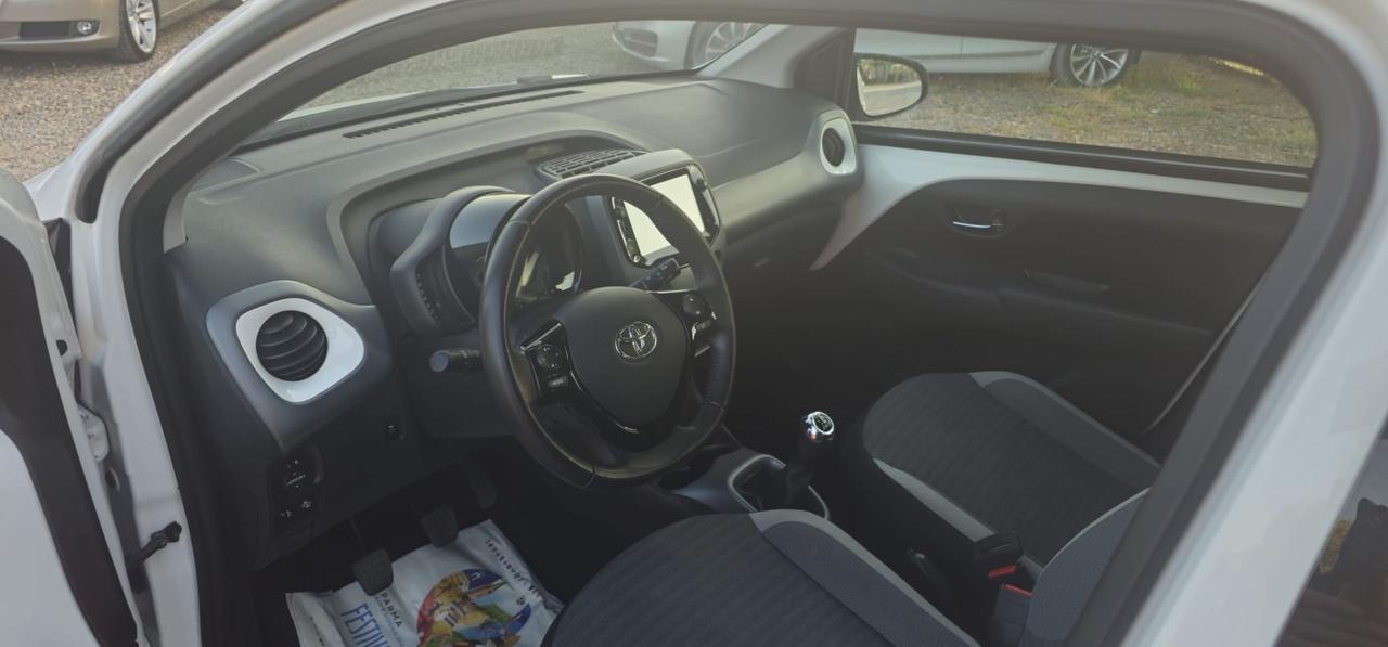 Toyota Aygo Connect 1.0 VVT-i 72 CV 5 porte x-clusiv