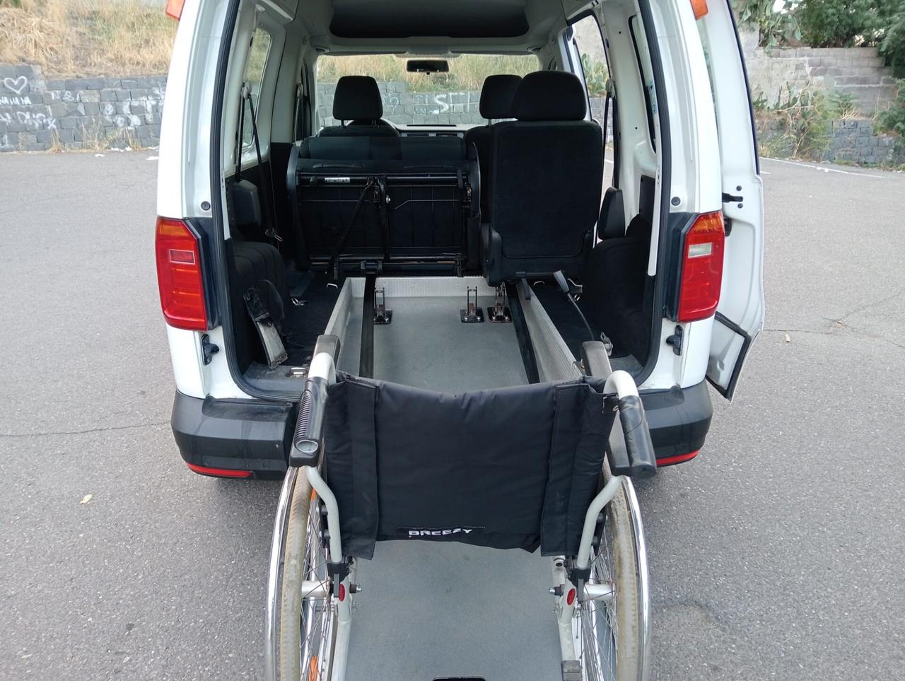 Volkswagen Caddy Pianale ribassato con rampa disabili in carrozzina