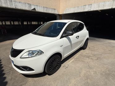 Lancia Ypsilon 1.0 FireFly Hybrid Ecochic Silver