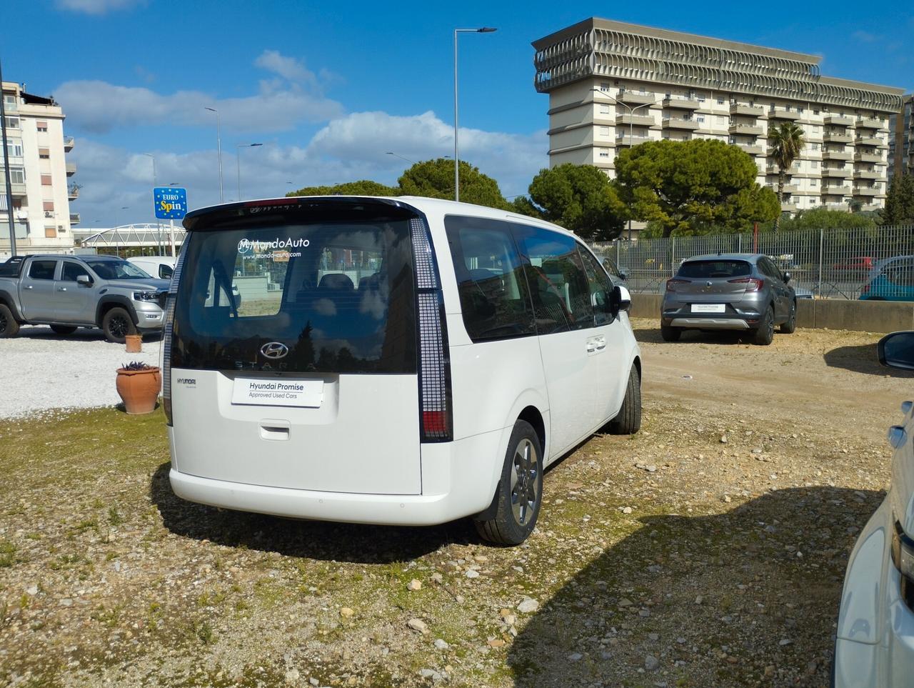 Hyundai Staria 2.2 MT wagon