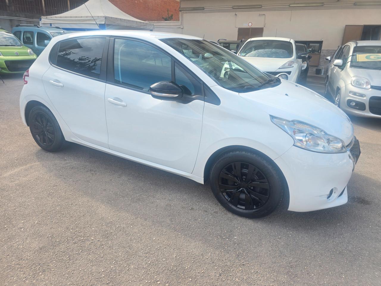 Peugeot 208 1.4 HDi 68 CV 5 porte Allure