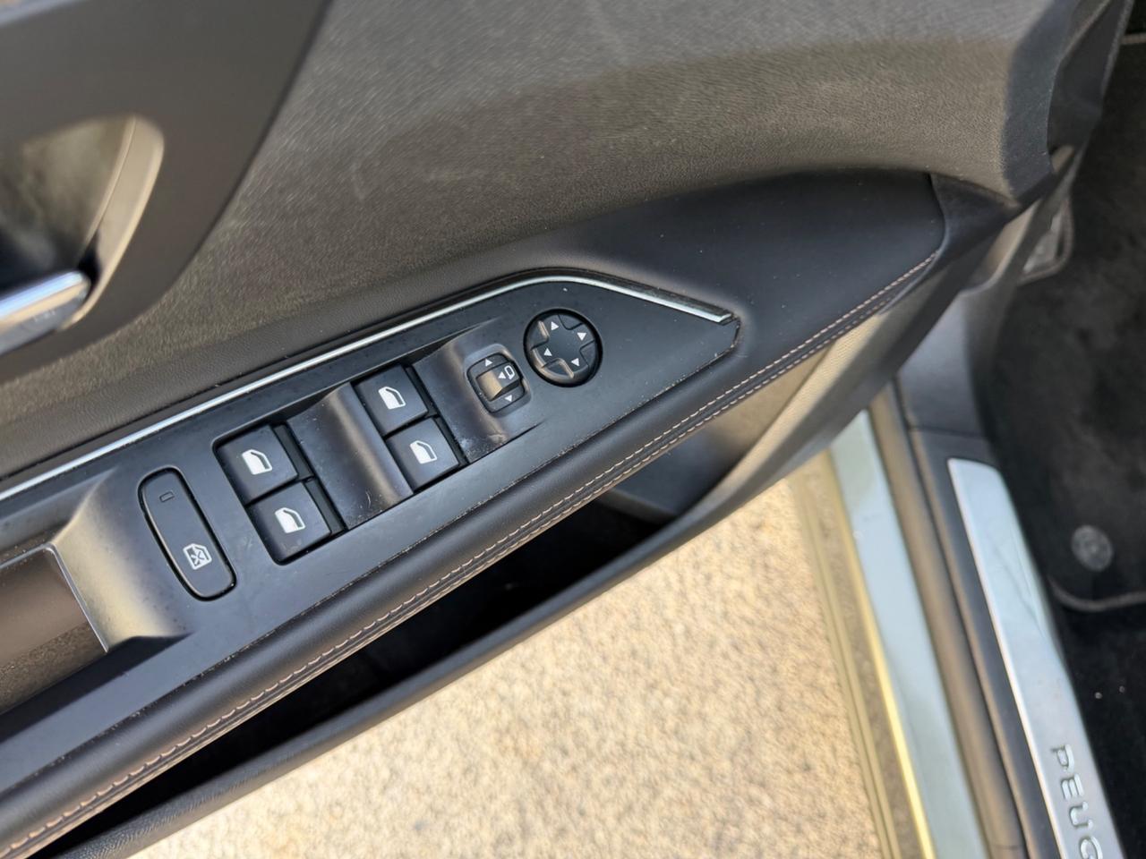 PEUGEOT 5008 1.6 HDI 120 EAT6 7POSTI GTLINE TETTO