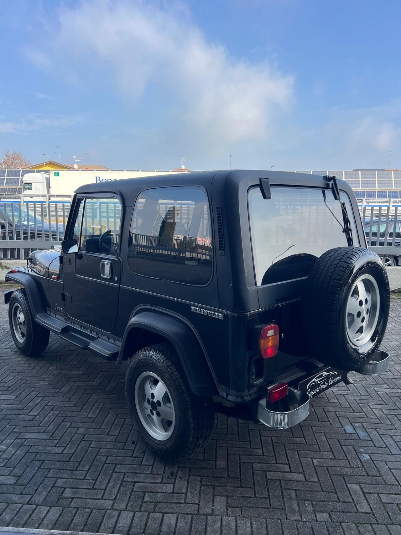 Jeep Wrangler 2.5 Laredo