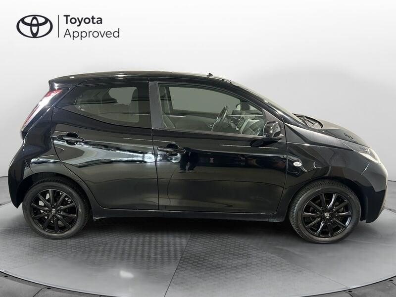 Toyota Aygo 1.0 VVT-i 69 CV 5 porte x-play X NEOPATENTATI + NAVIGATORE