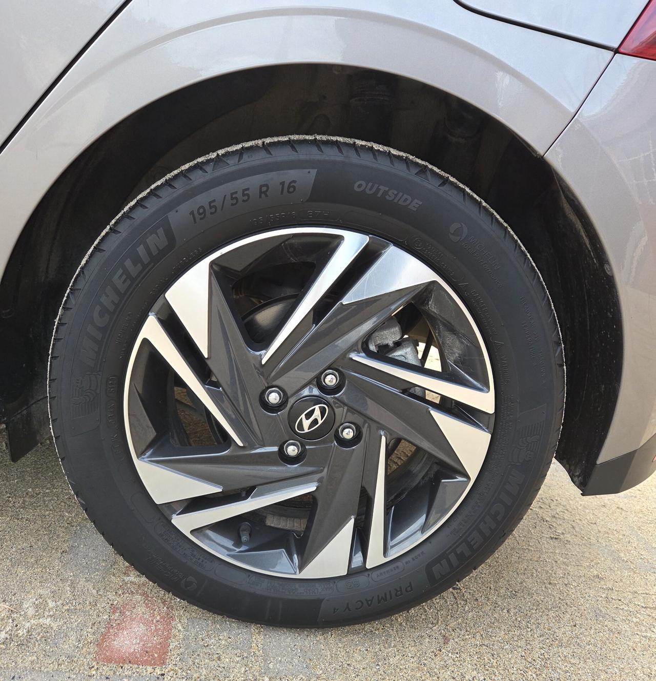 Hyundai i20 1.0 T-GDI 48V 100cv iMT Connectline