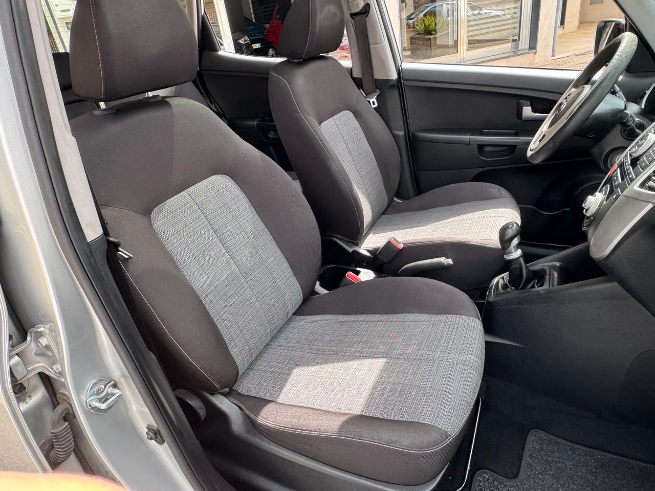 KIA VENGA 1.4 CRDI 90 CV. 6M. TETTO APRIBILE +SENSORI