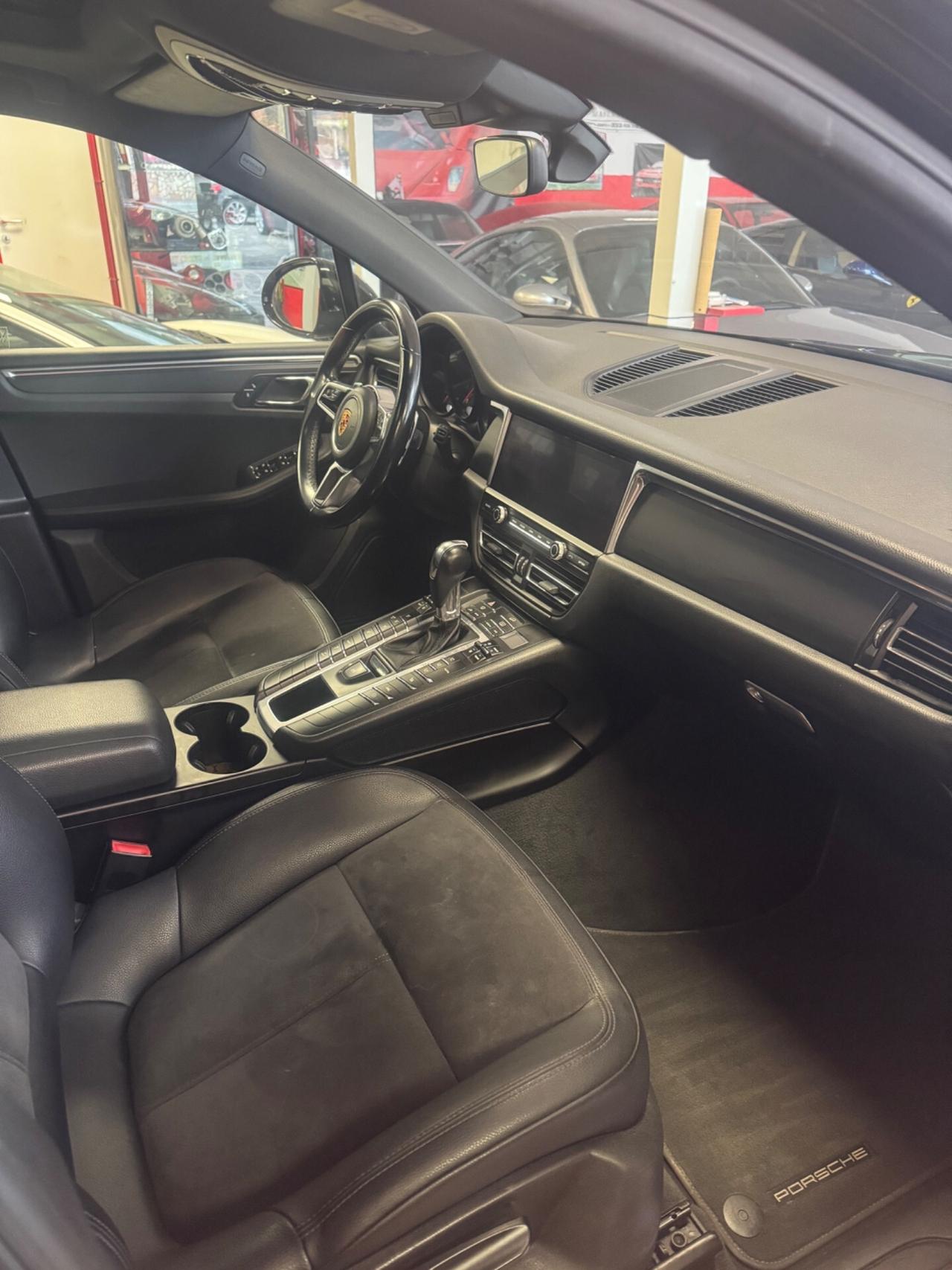 Porsche Macan 2.0 BENZINA 245Cv PERMUTE