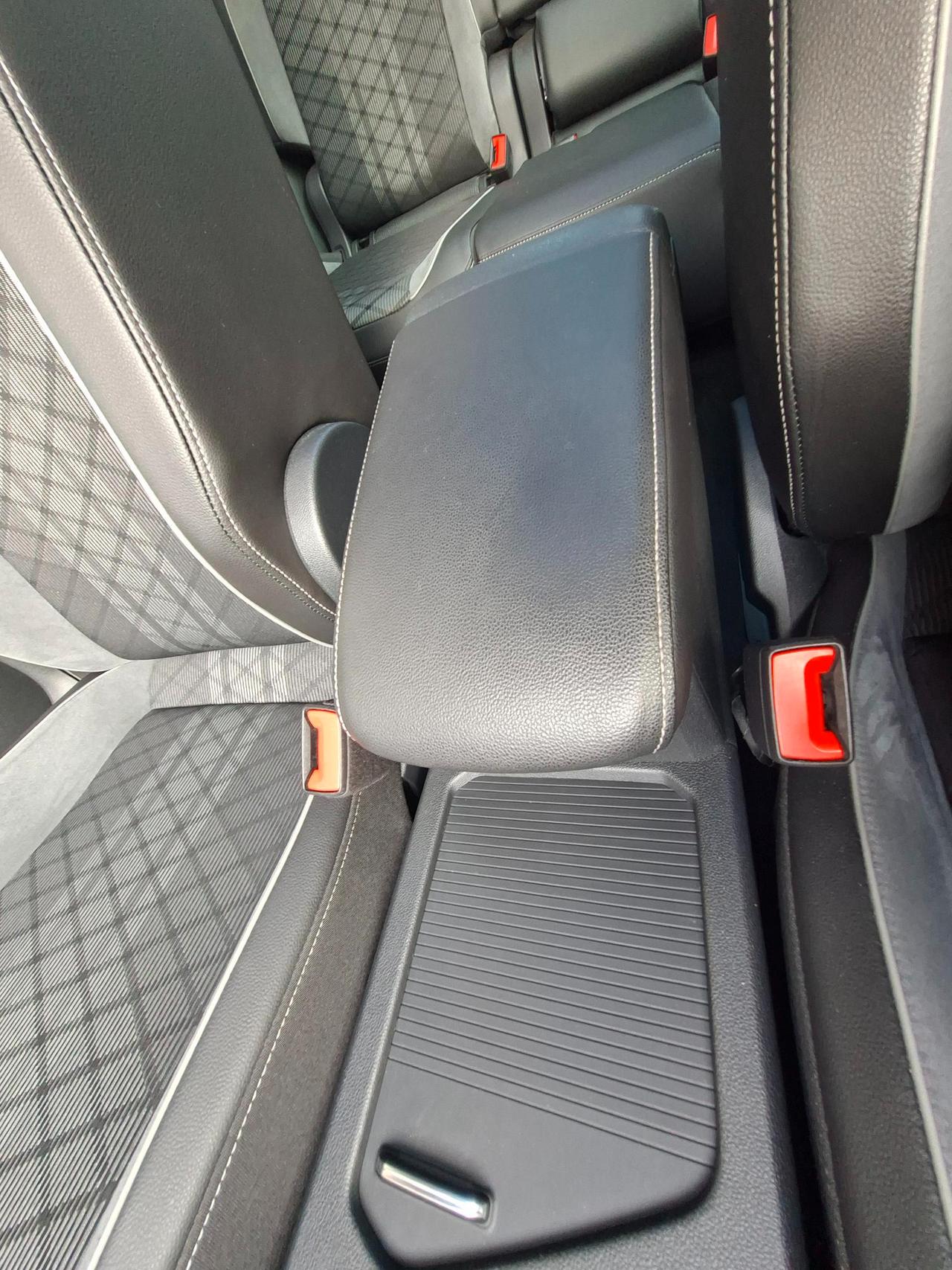 Volkswagen Tiguan 2.0 tdi R-Line 150cv dsg