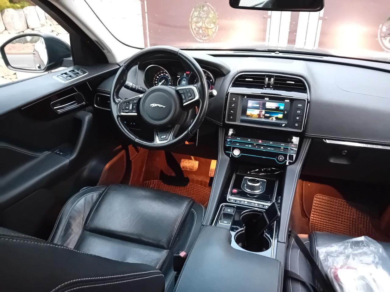 Jaguar F-Pace 2.0 D 180 CV AWD R-Sport