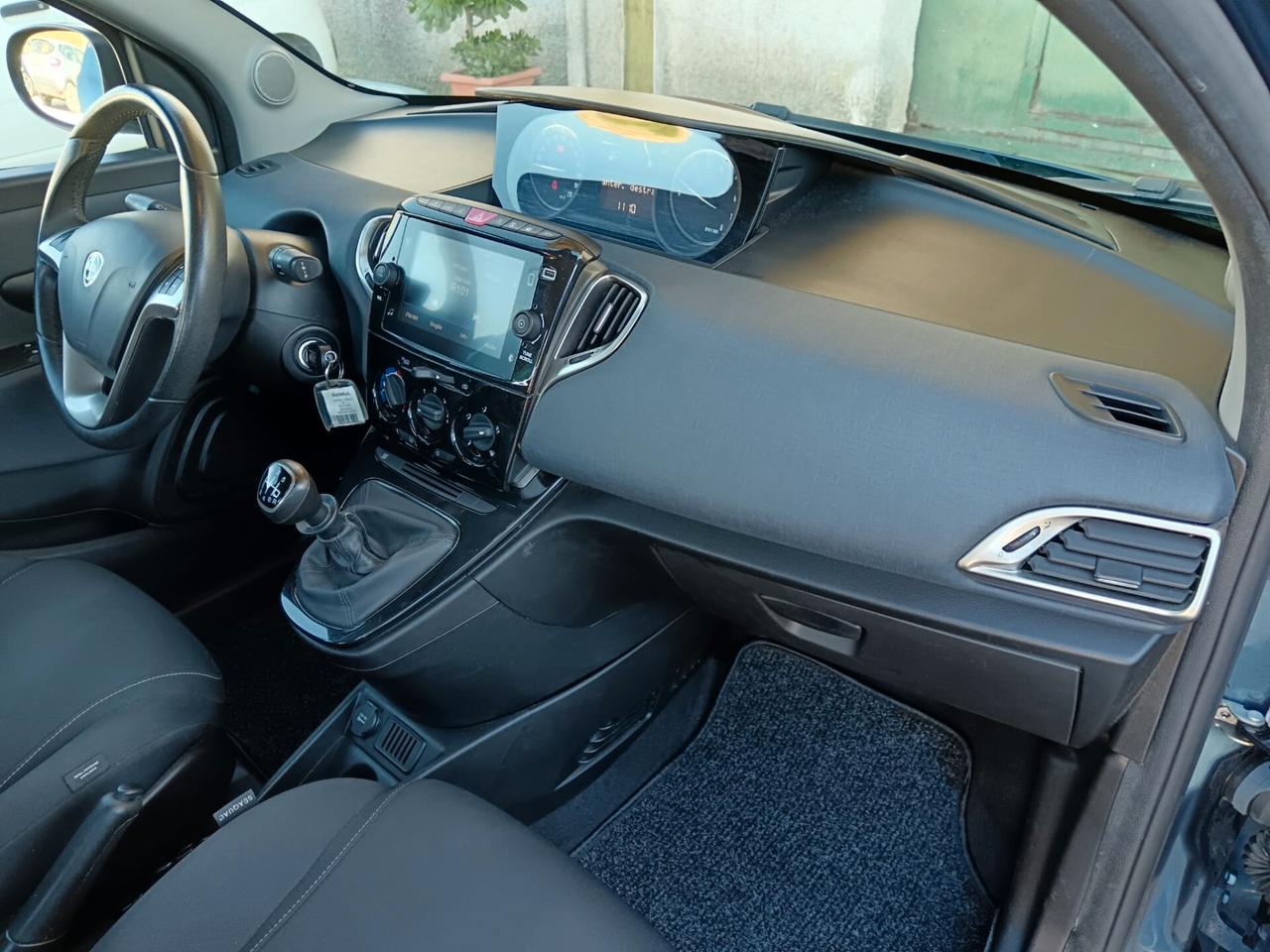 Lancia Ypsilon 1.0 FireFly 5 porte S&S Hybrid Gold