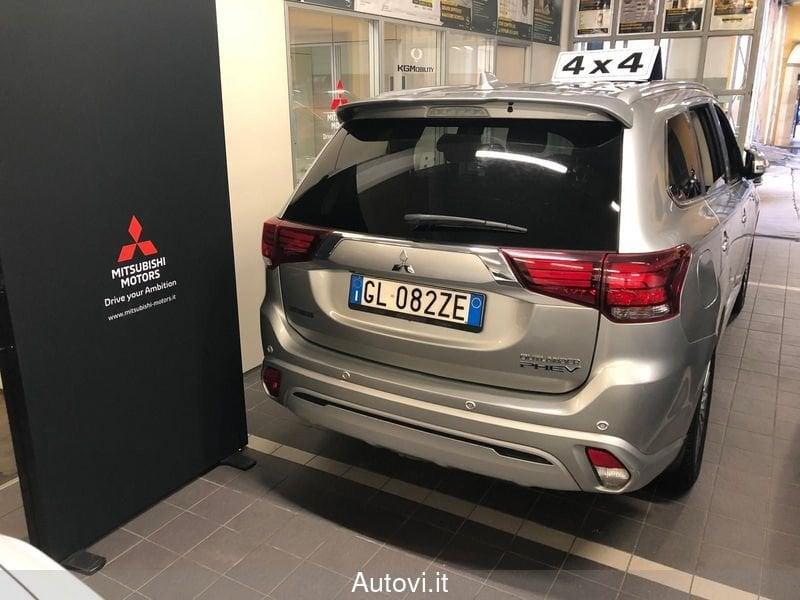 Mitsubishi Outlander 2.4 MIVEC 4WD PHEV Instyle Plus SDA