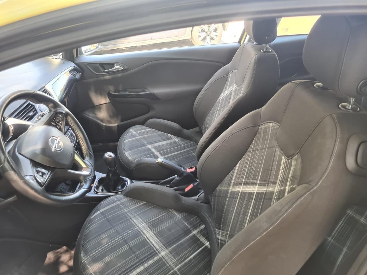 Opel Corsa 1.2 Coupé b-Color