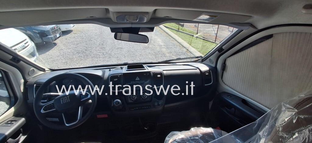 Carado A364 Camper mansarato con letto matrimoniale e maxi garage