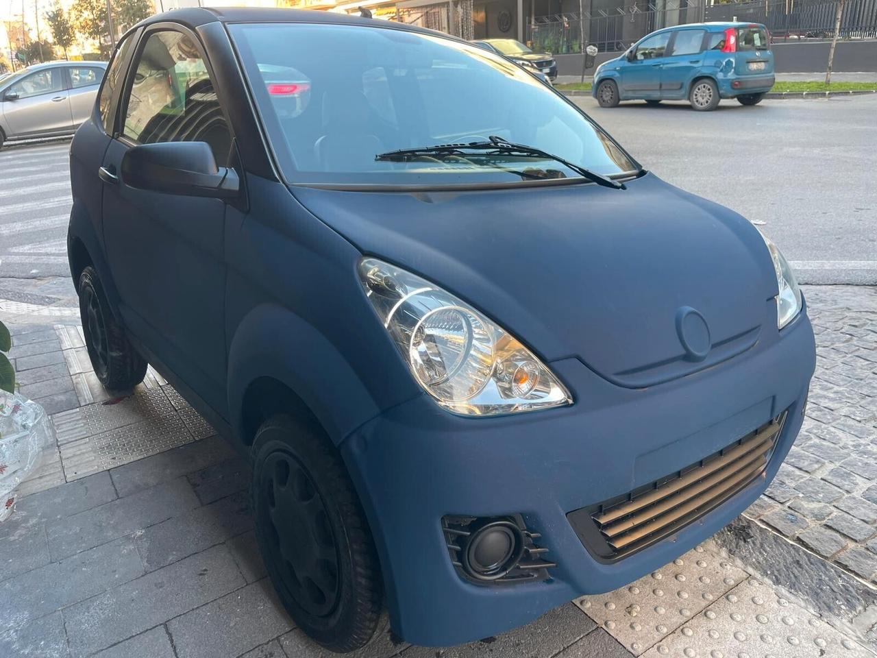 Aixam City min blu matt pronta consegna