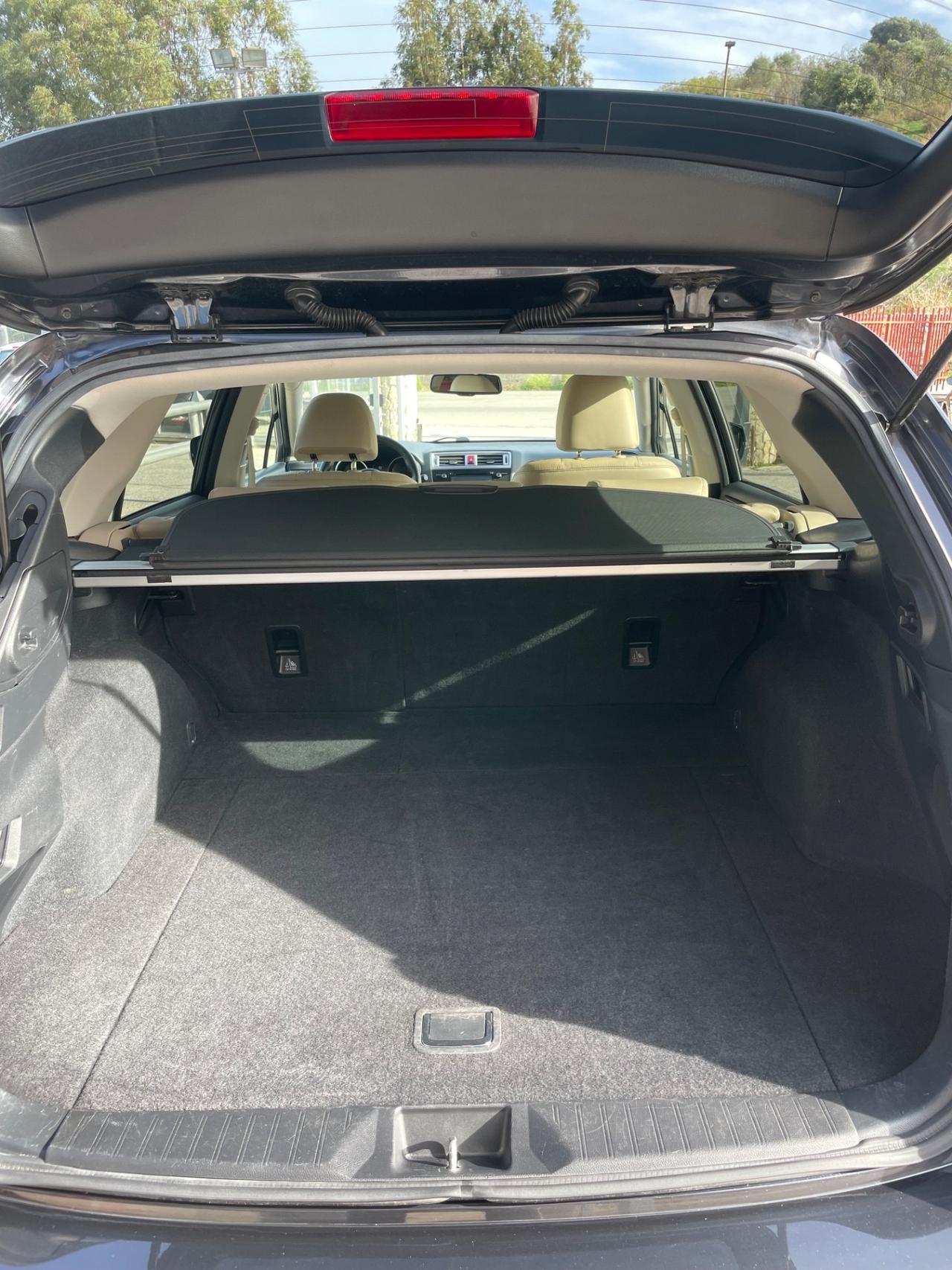 Subaru OUTBACK 2.0d Lineartronic Free