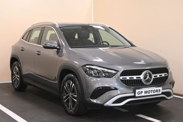 MERCEDES GLA (H247) GLA 180 d Automati...