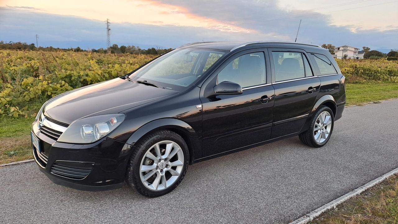 Opel Astra 1.7 CDTI POCHI KM TENUTA MOLTO BENE