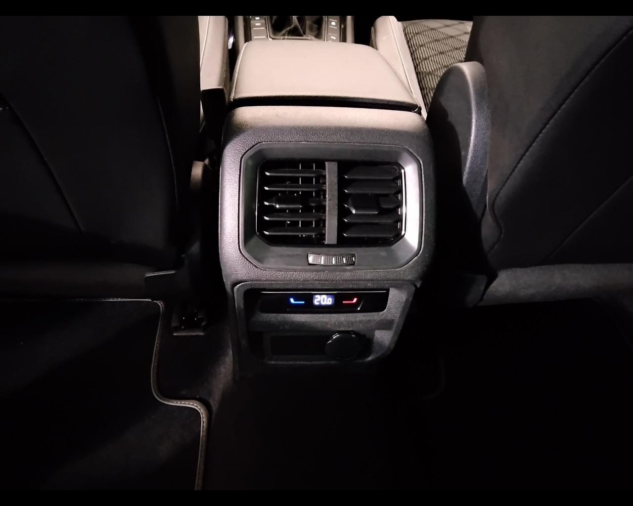 VOLKSWAGEN Tiguan II 2021 - Tiguan 1.5 tsi R-Line 150cv dsg