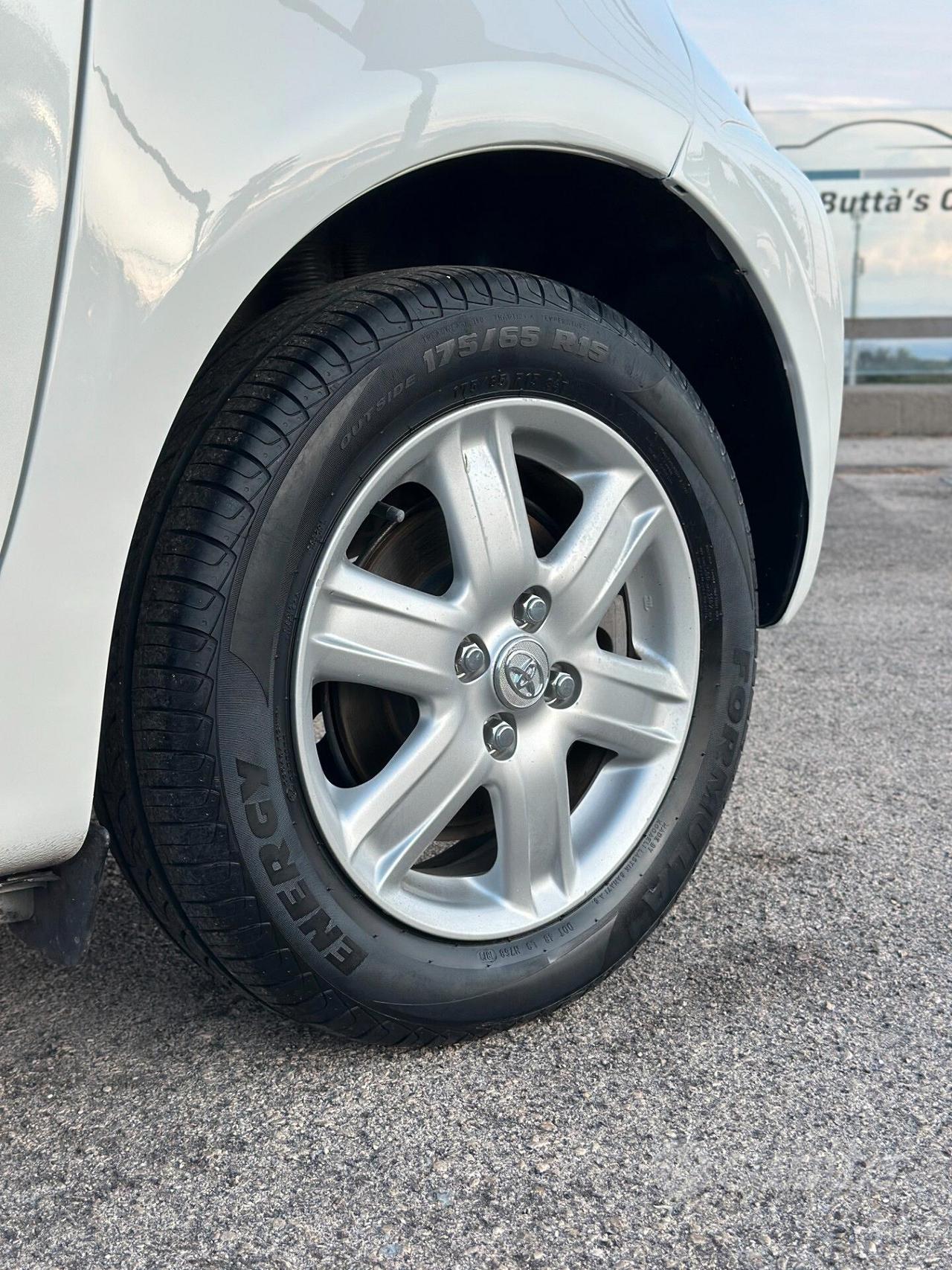 Toyota iQ 1.0 Lounge CVT 2012 Automatica