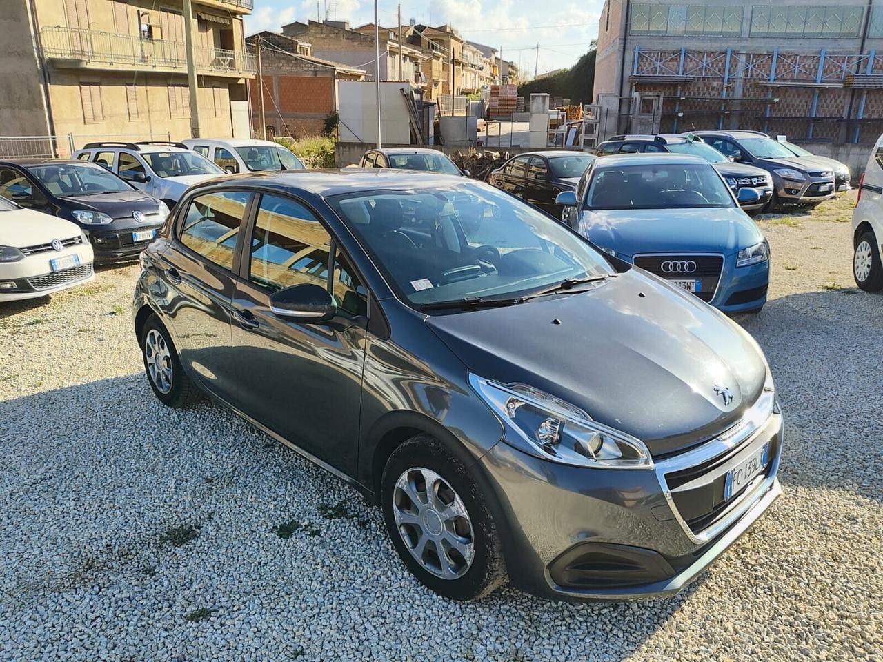 Peugeot 208 BlueHDi 75 5 1.6hdi adatta per neopate
