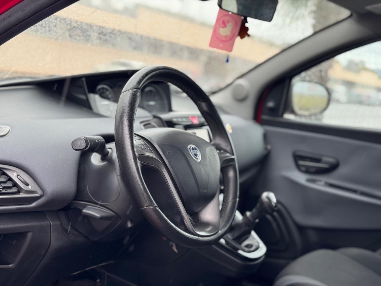 Lancia Ypsilon 1.3 MJT 95CV PLATINUM 12MESI DI GARANZIA 1 PRO