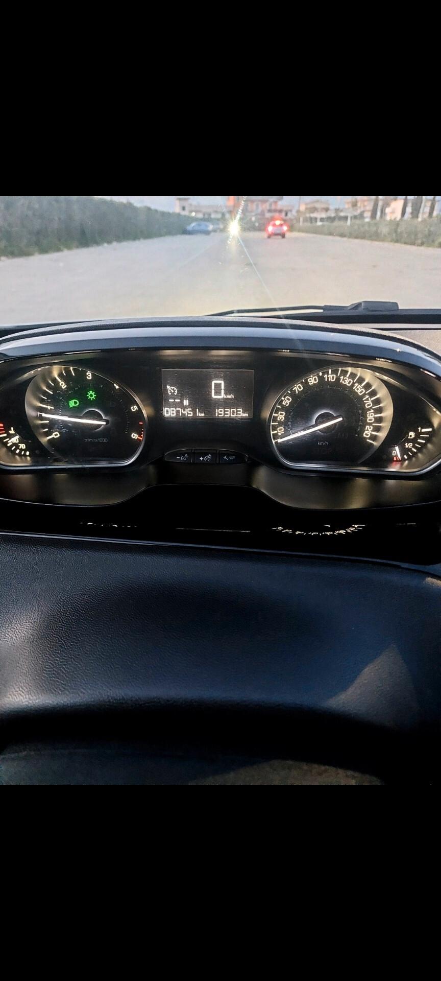 Peugeot 208 allure 1.5 diesel 2018 87 mila km