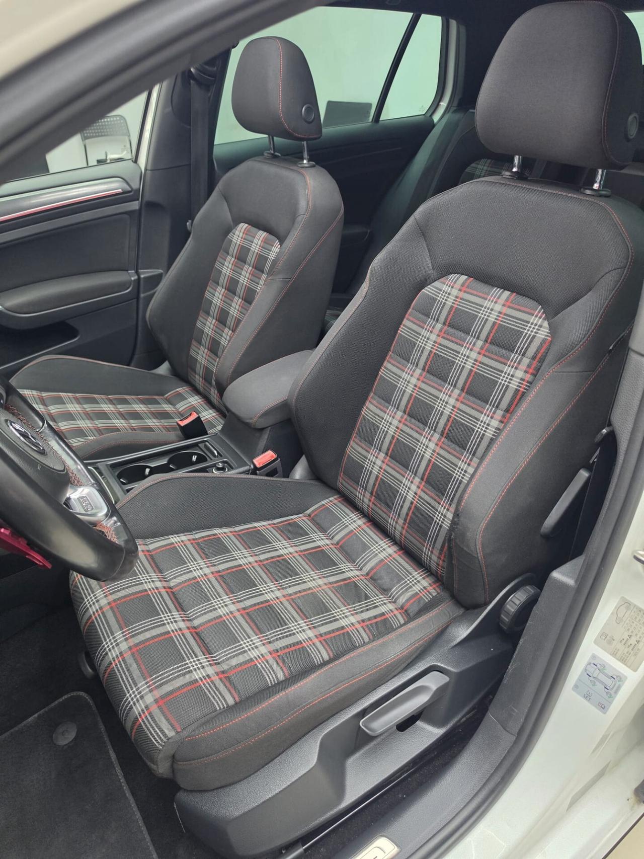 Volkswagen Golf GTI Performance 2.0 245 CV TSI DSG 5p. BMT
