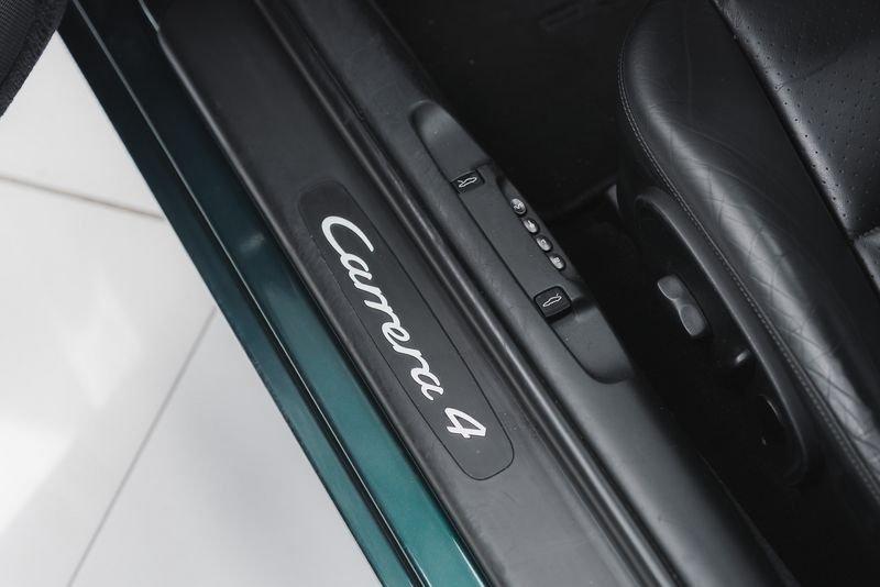 Porsche 911 PORSCHE 911 996 CARRERA 4