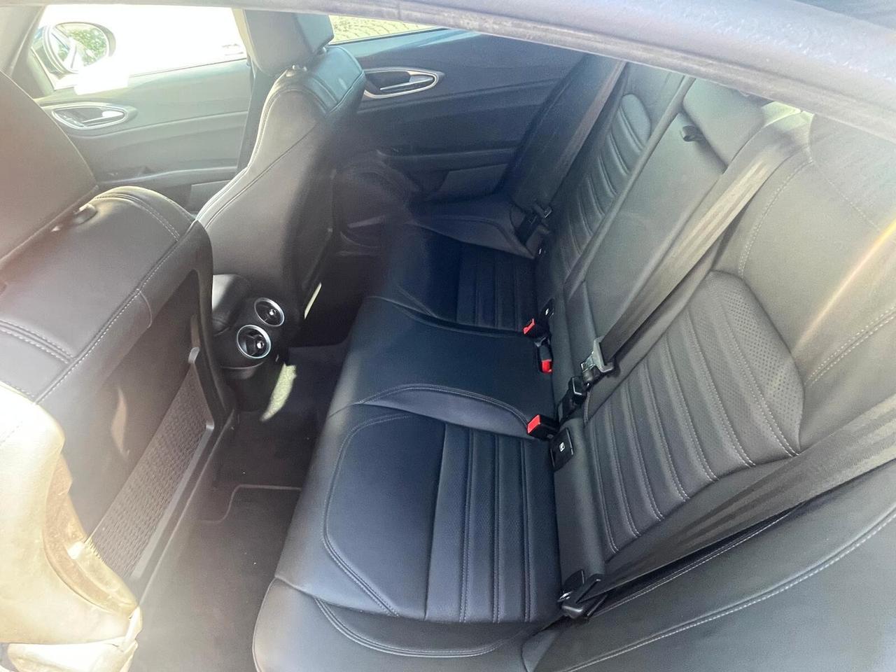 Alfa Romeo Giulia 2.2 Turbodiesel 210 CV AT8 AWD Q4 Veloce