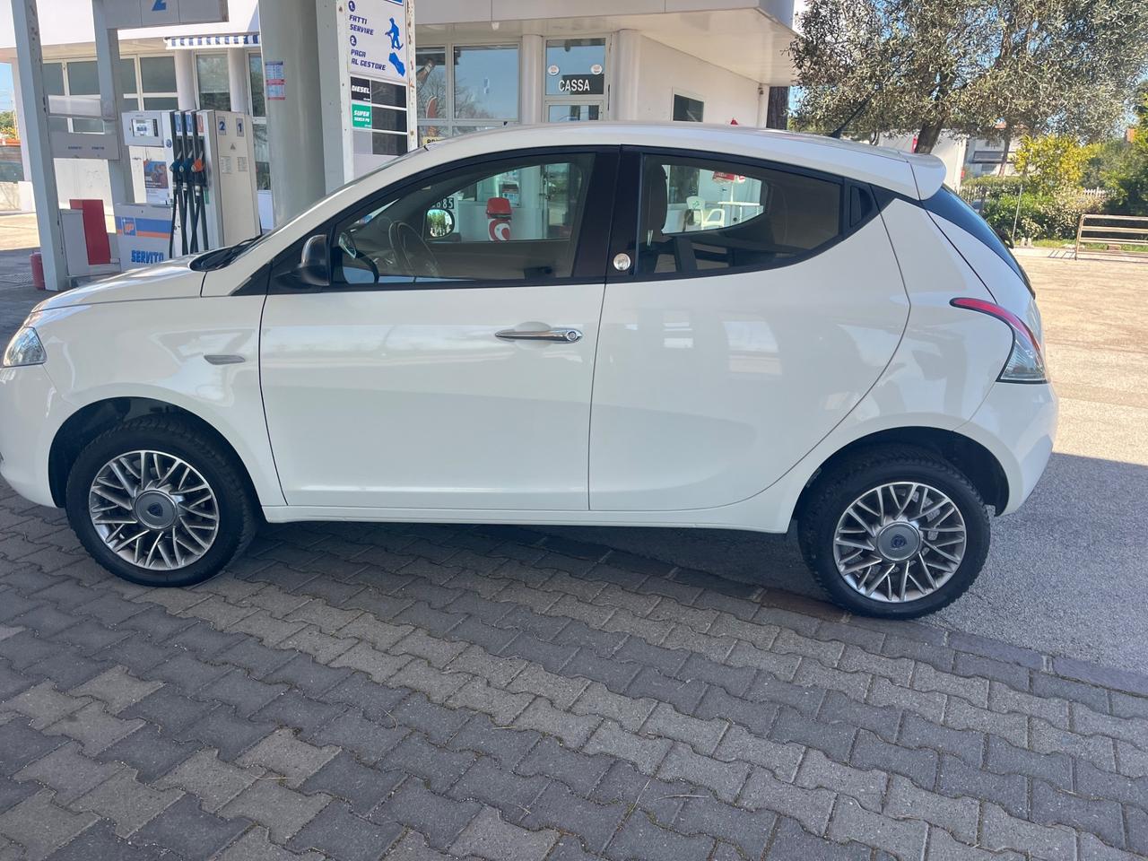 Lancia Ypsilon 0.9 TwinAir 85 CV 5 porte Metano Ecochic Gold