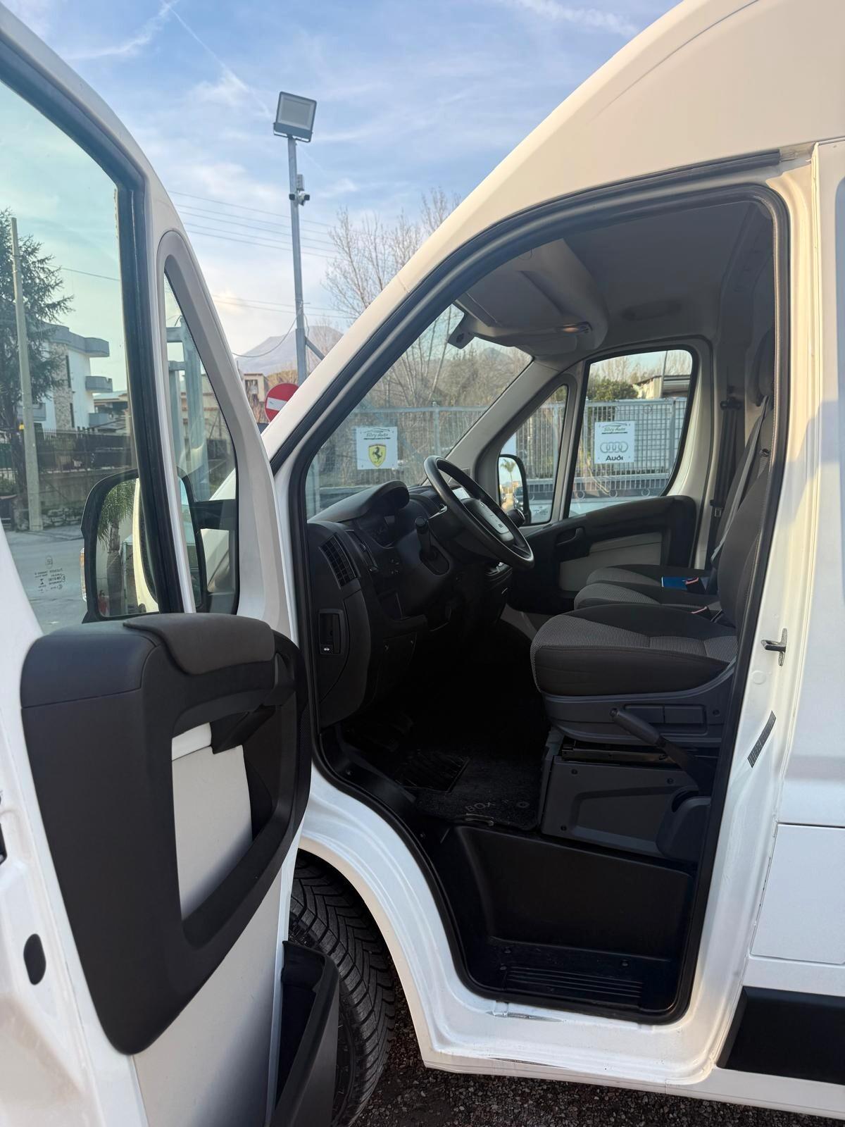 Peugeot Boxer 330 BlueHDi 120 S&S PC-TN Combi Comfort