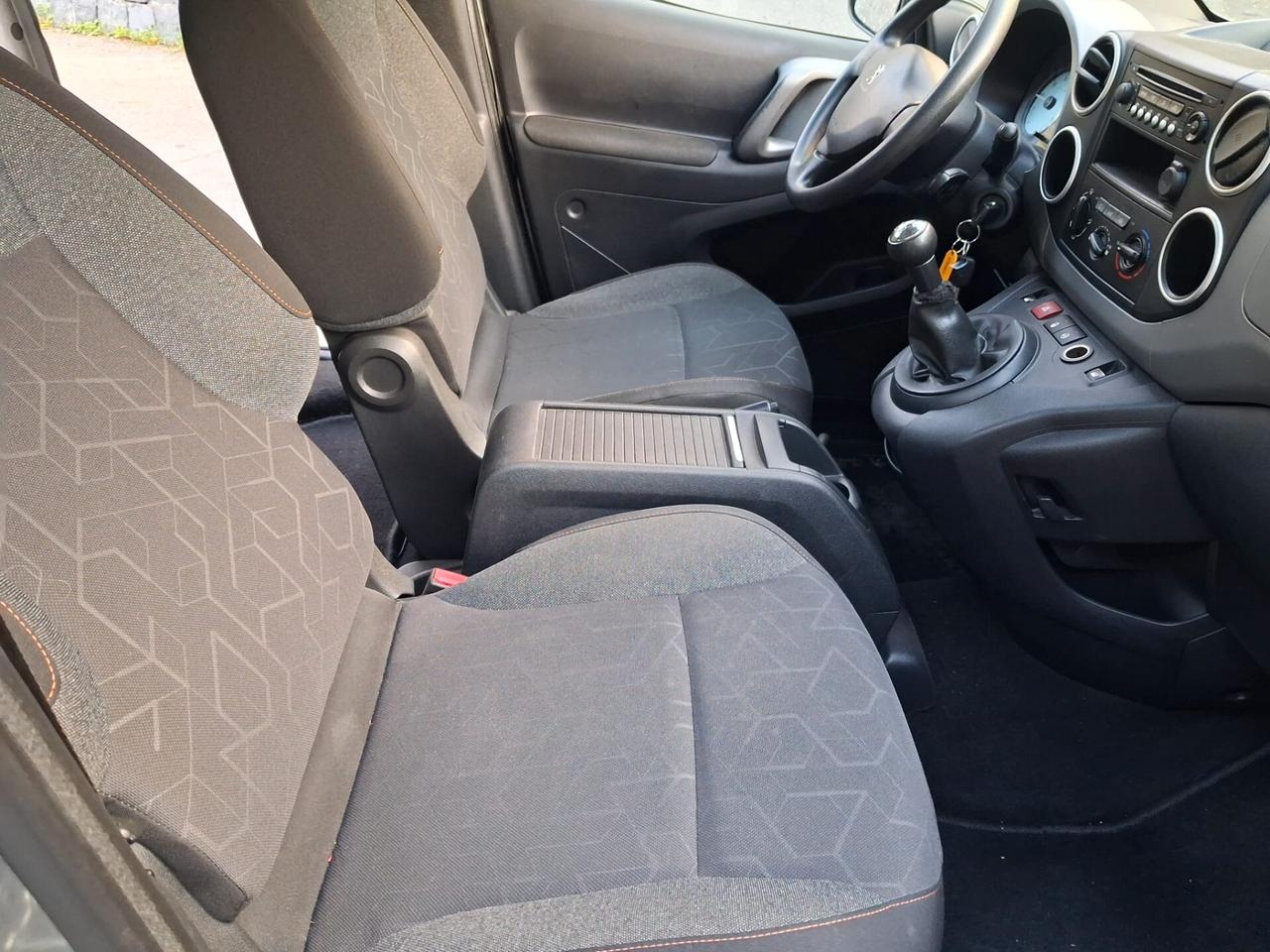 Peugeot Partner Pianale ribassato con rampa disabili in carrozzina