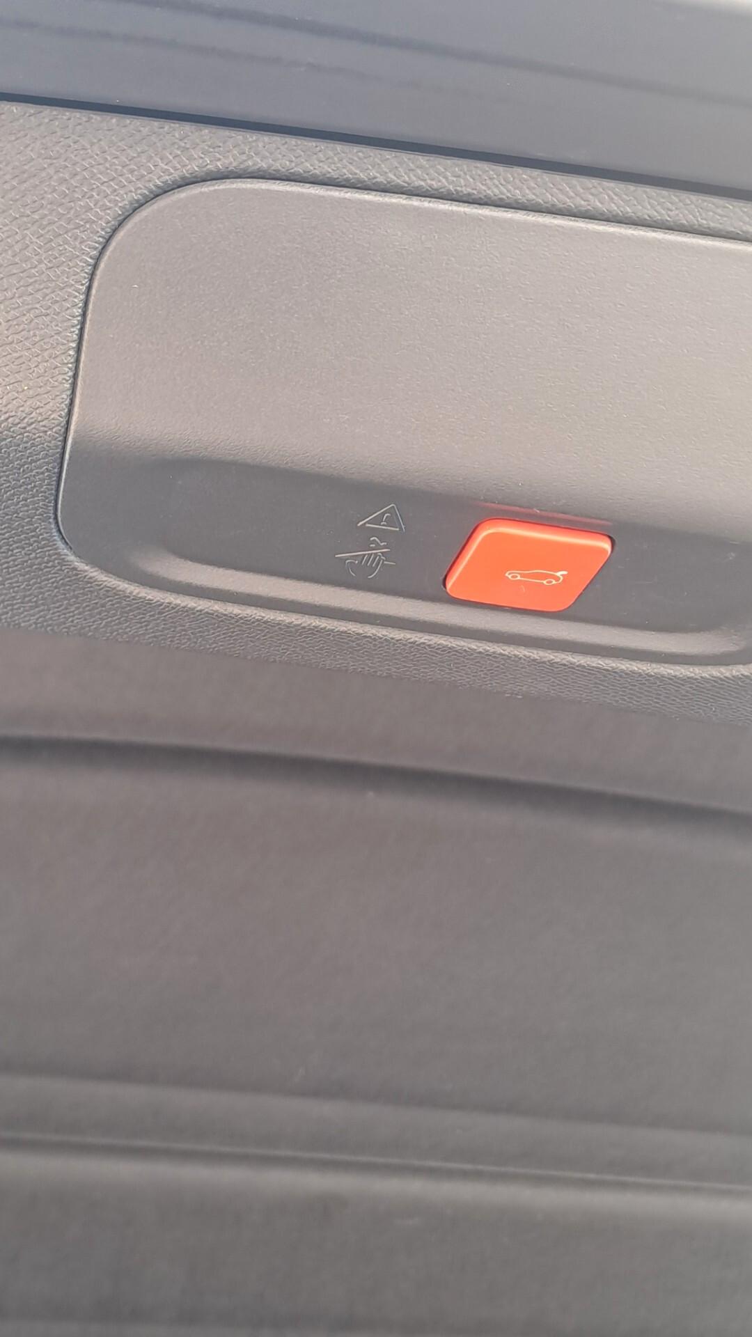 Peugeot 408 1.6 Plug-in Hybrid 225 e-EAT8 GT