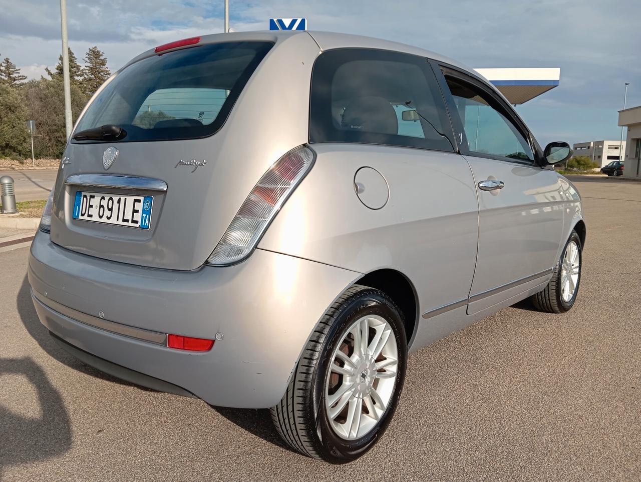 Lancia Ypsilon 1.3 MJT 75 CV Oro Giallo