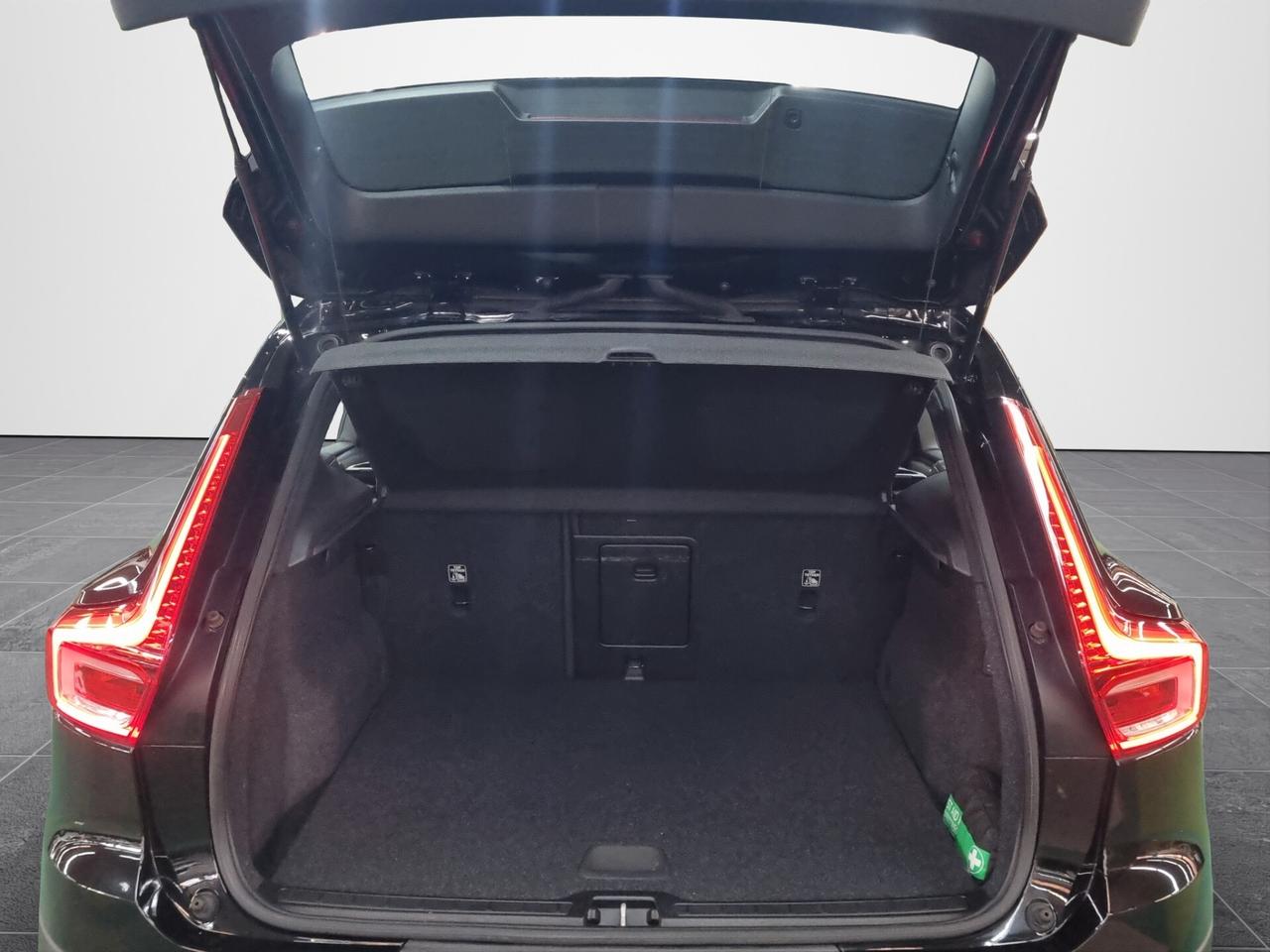 Volvo XC40 T2 automatico Momentum