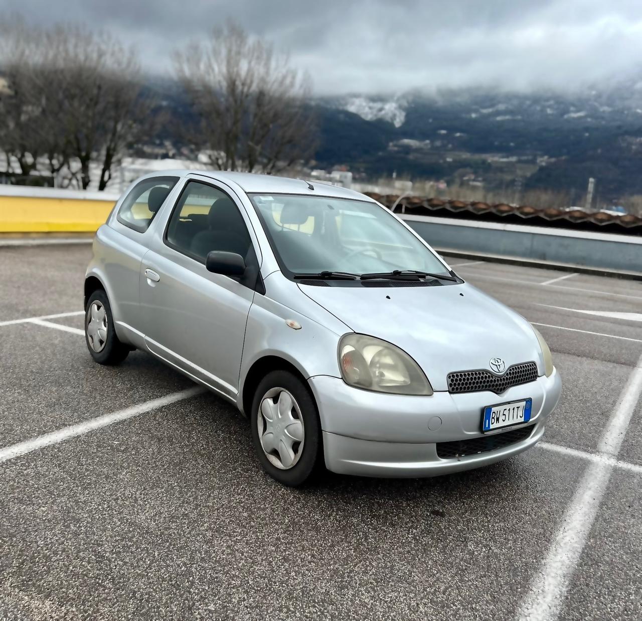 Toyota Yaris 1.0i 16V cat SOL 3 porte Neopatentati