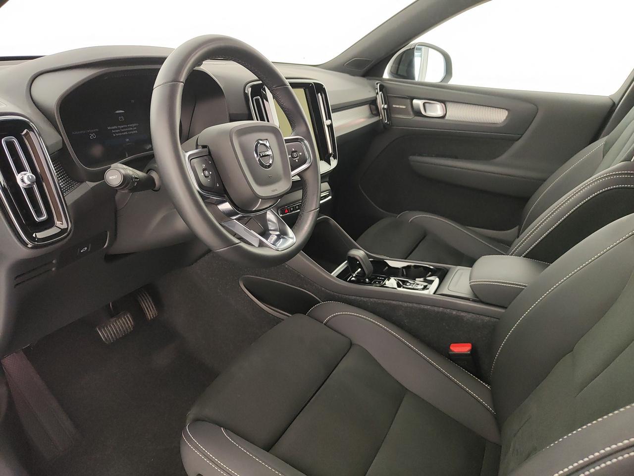 VOLVO XC40 2.0 b3 Ultimate Dark auto