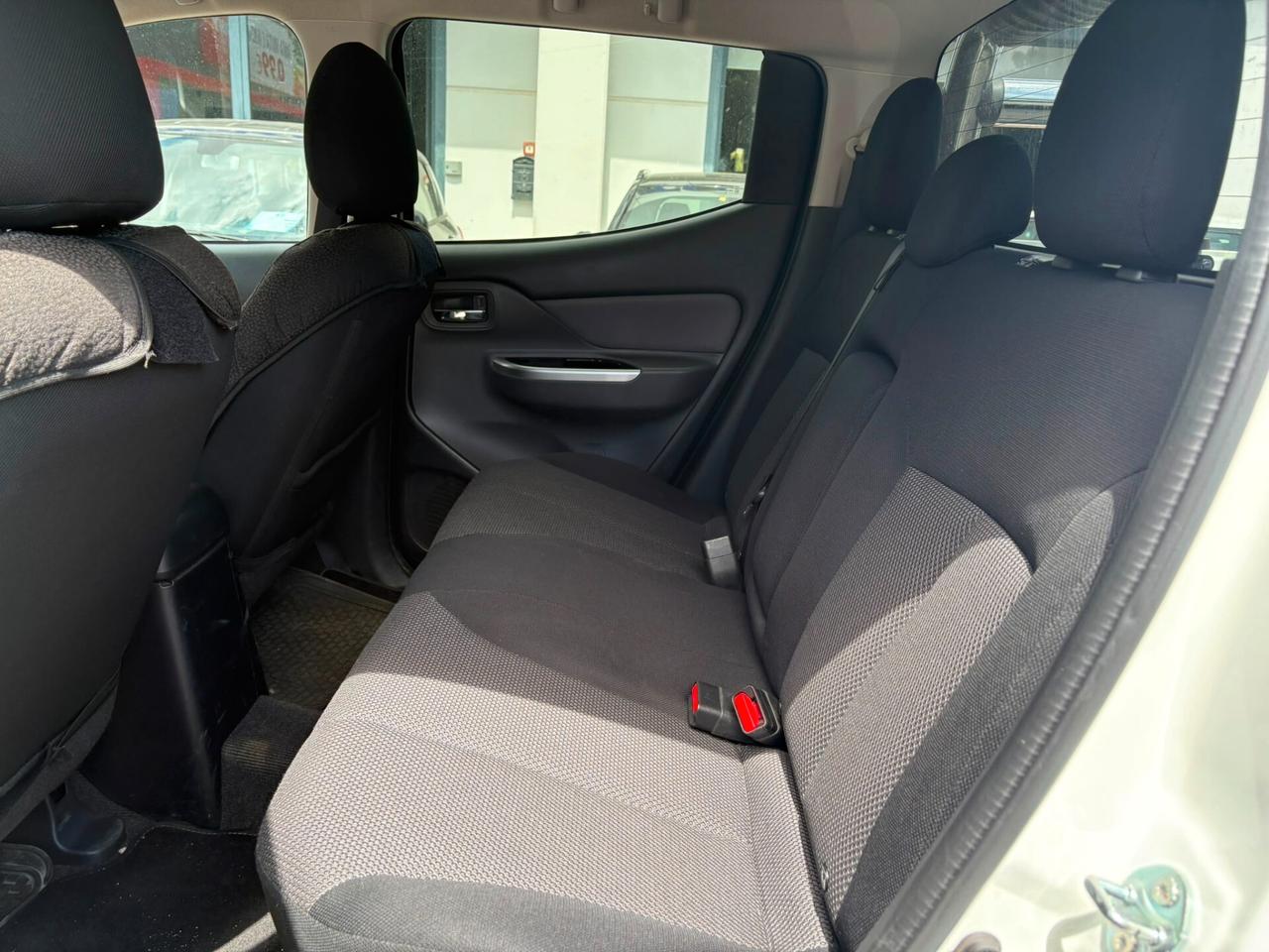Mitsubishi L200 2.4 DI-D/181CV Club Cab Intense Hp Mivec