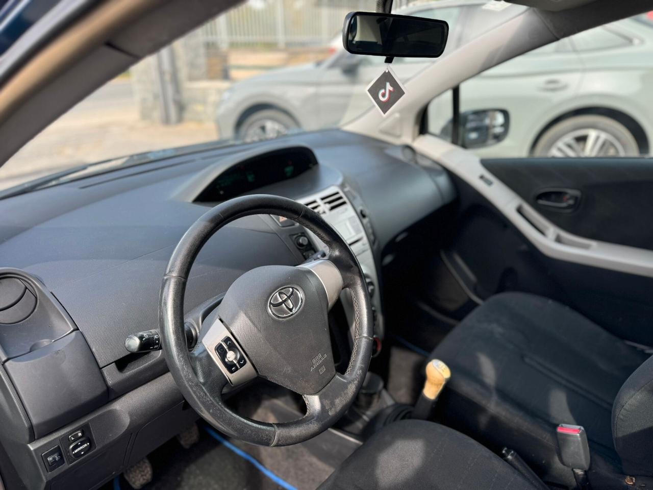 Toyota Yaris 1.0 5 porte Sol