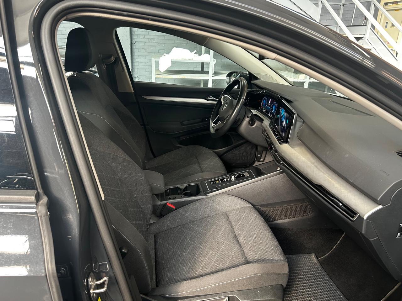 Volkswagen Golf Variant 2.0 TDI SCR DSG Life neopatentati
