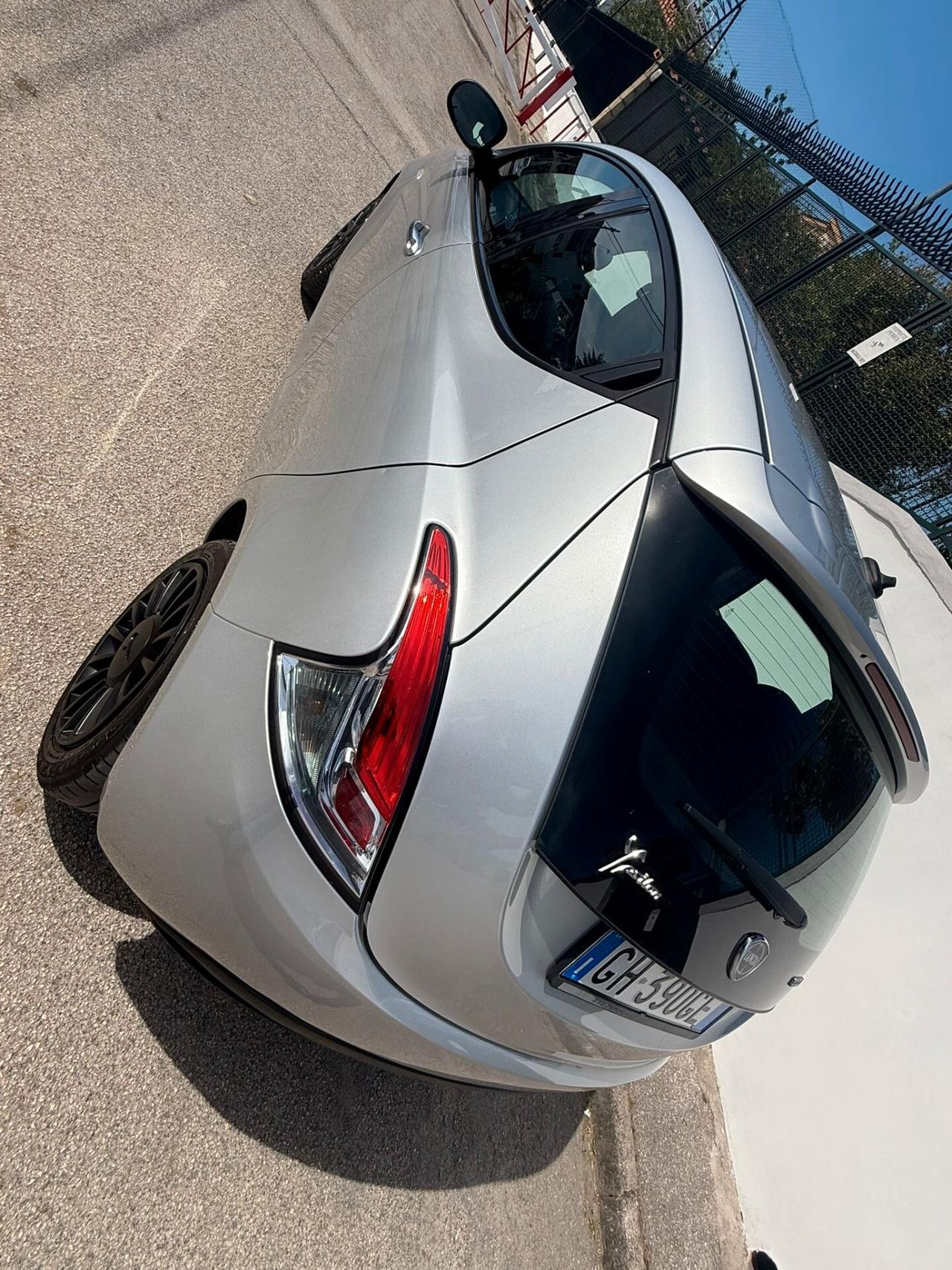 Lancia Ypsilon 1.0 FireFly 5 porte S&S Hybrid Ecochic Gold