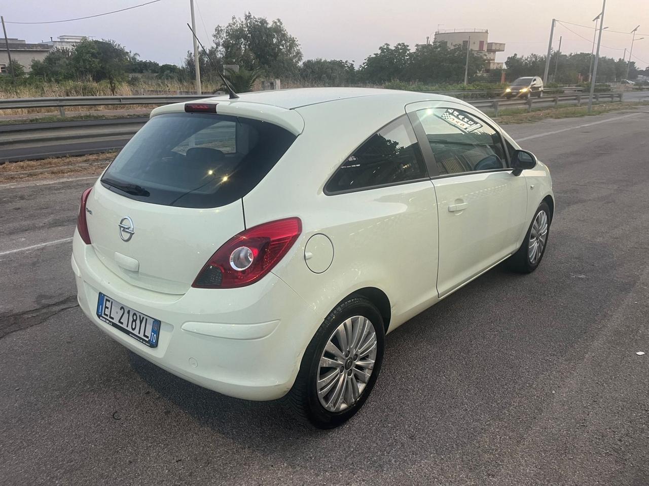 Opel Corsa 1.2 3 porte Elective Unipro 2012