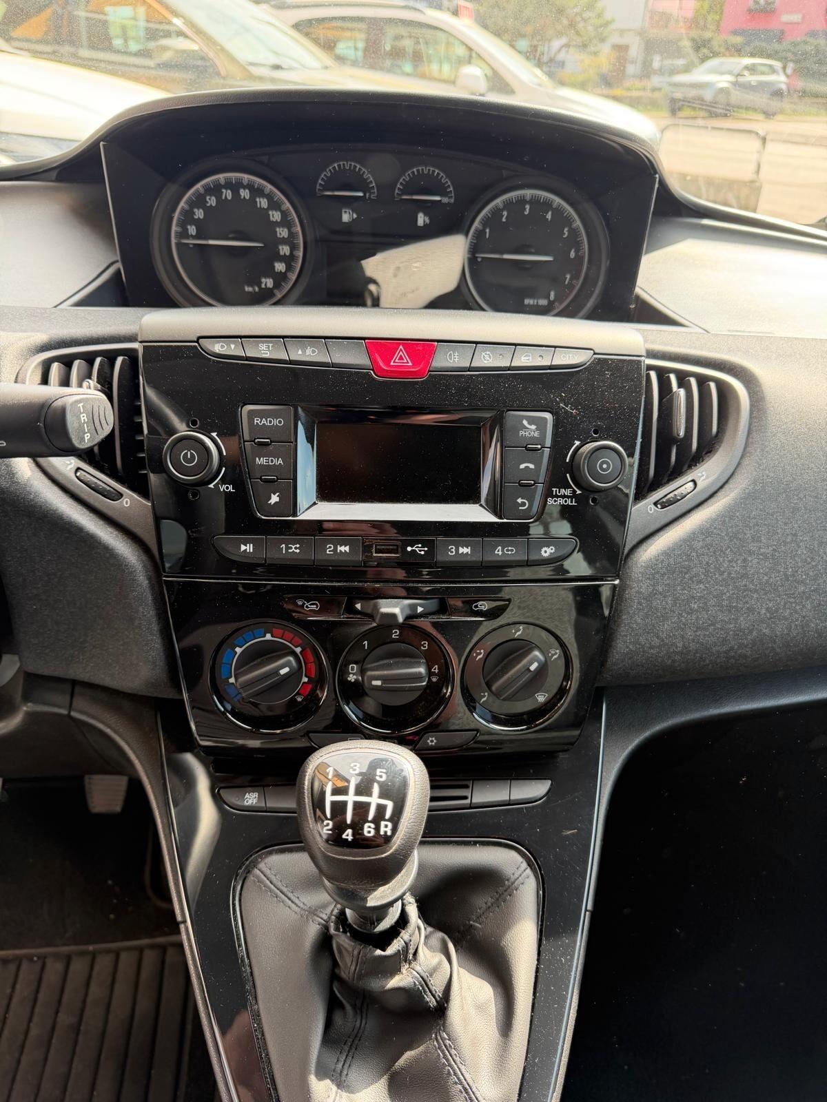 Lancia Ypsilon 1.0 FireFly 5 porte S&S Hybrid UnYca