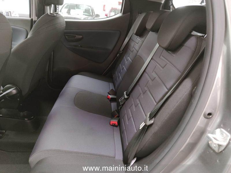 Lancia Ypsilon 1.0 70cv Hybrid 5p Platino + Car Play